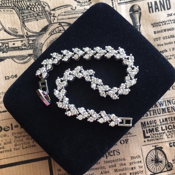 Jewelry - Vintage Crystal 💎 Sterling Silver Bracelet
